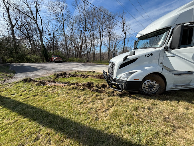Semi truck stuck off the roadway waiting for heavy recovery